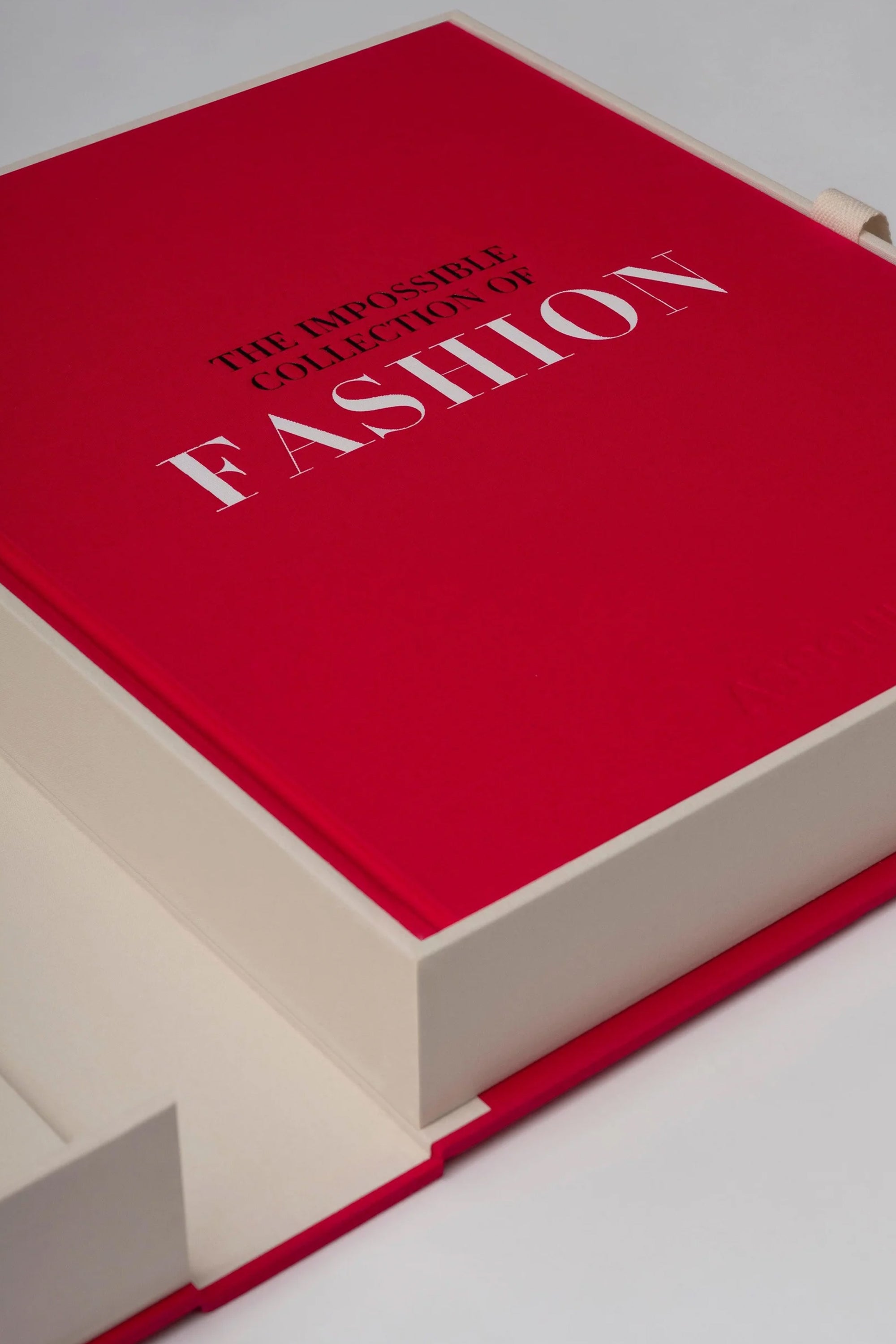 ASSOULINE The Impossible Collection of Fashion by Valerie Steele