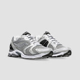 Saucony Unisex Progrid Triumph 4 Sneaker in Grey/Silver