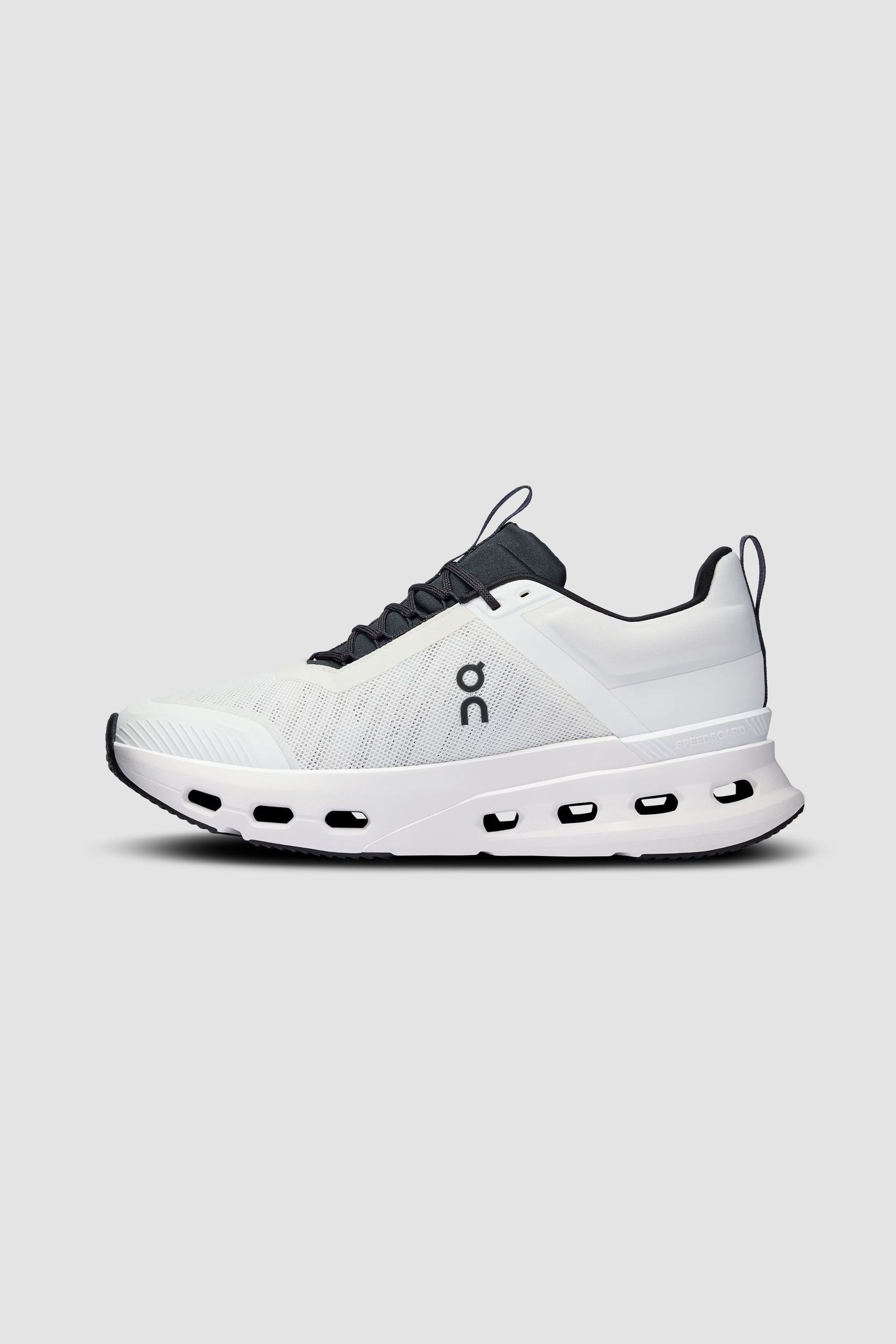 ON | Women's Cloudnova X in White/Black