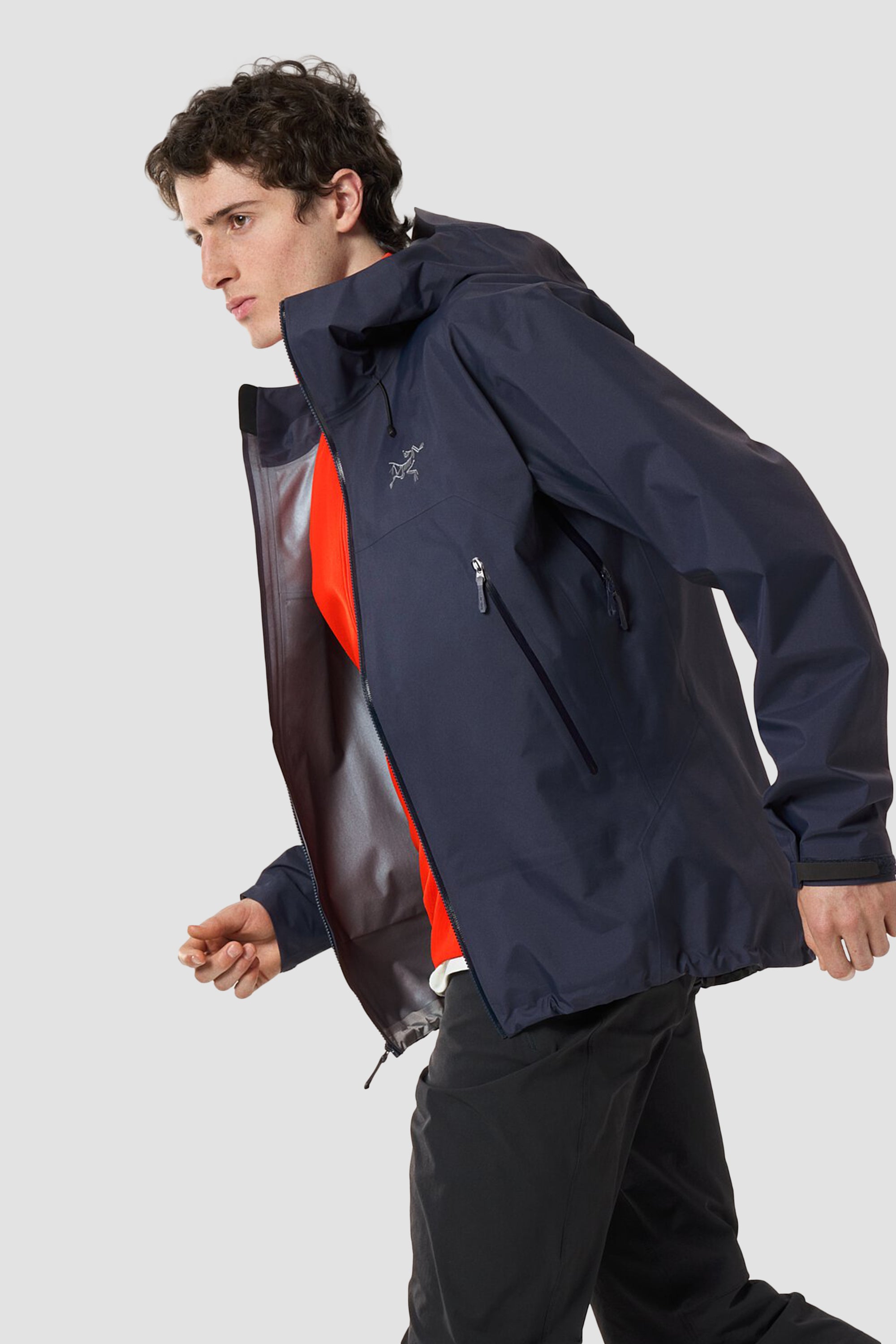 Arc'teryx Men's Beta SL Jacket in Black Sapphire – BOUTIQUE TAG